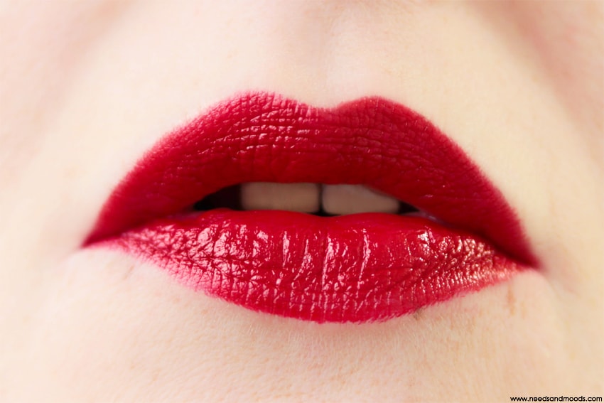 lip color red swatch