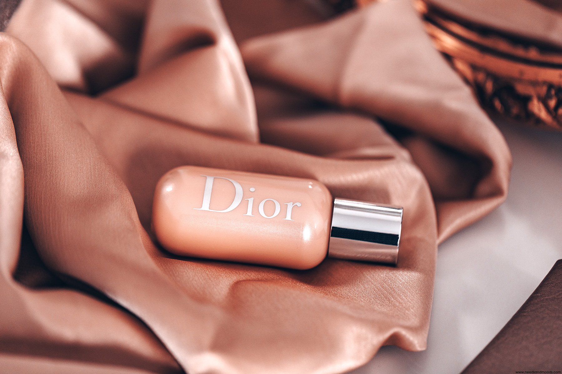face body glow dior backstage