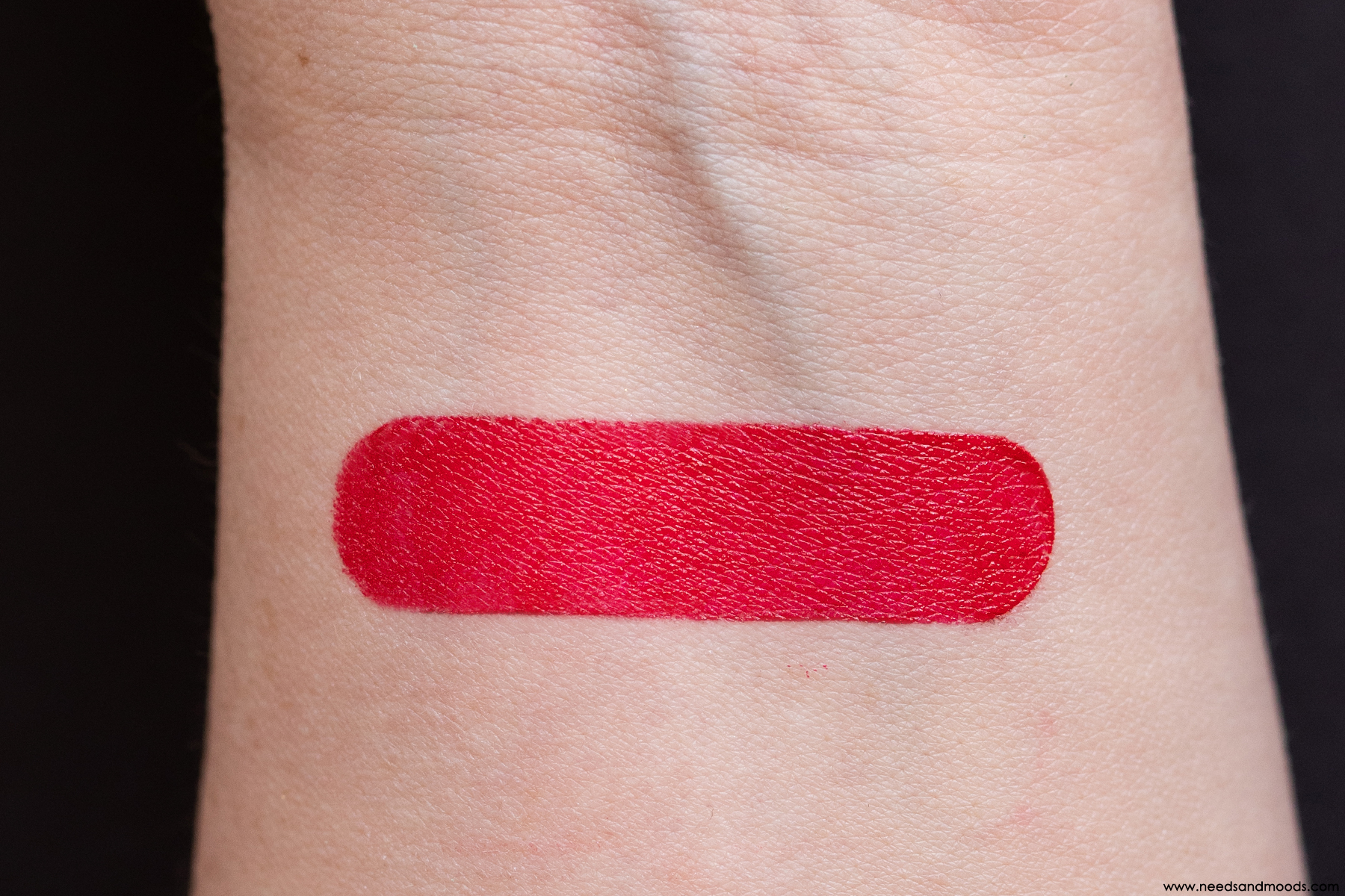 Antipodes-Rouge-Lèvres-Forest-Berry-Red-swatch