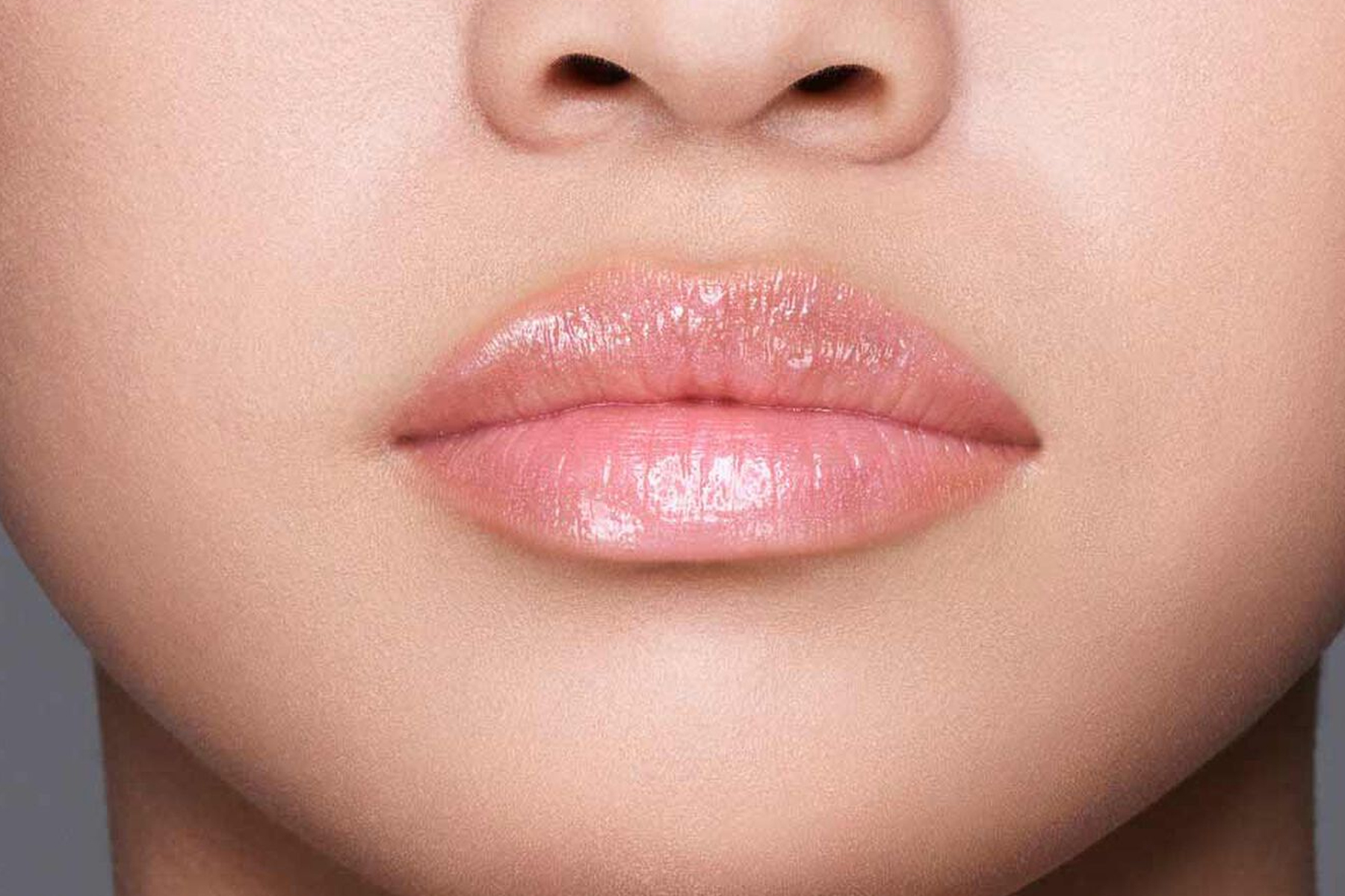 Shiseido Gloss Gel Lumiere swatch bara pink